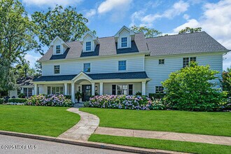 12 Red Oak Dr in Spring Lake, NJ - Building Photo - Building Photo