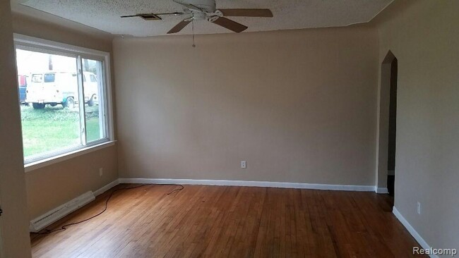 5124 Hatchery Rd in Waterford Township, MI - Building Photo - Building Photo