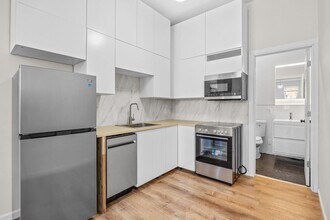 18-20 Stanhope St-Unit -1L in Queens, NY - Foto de edificio - Building Photo
