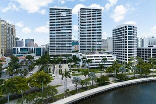 525 S Flagler Dr in West Palm Beach, FL - Building Photo