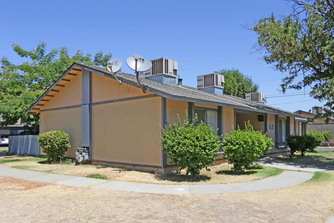 Merced West Apartments in Merced, CA - Building Photo