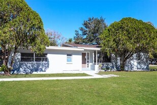 5763 Crestmont Ave in Clearwater, FL - Building Photo