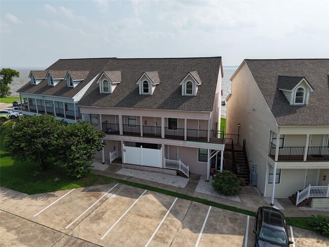 property at 445 Carolcrest Ln