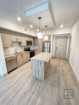 820 NE 61st St, Unit A1 Apartamentos