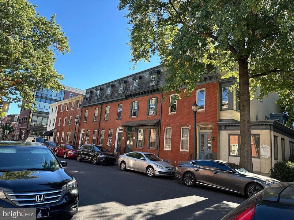 208 W Gay St in West Chester, PA - Building Photo