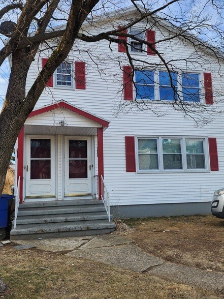 130 Edna Ave, Unit 012G in Bridgeport, CT - Building Photo