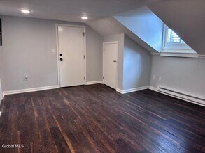 148 Old Loudon Rd in Latham, NY - Building Photo - Building Photo