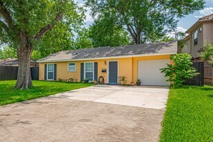 5513 Fairdale Ln in Houston, TX - Building Photo