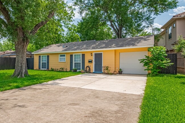5513 Fairdale Ln