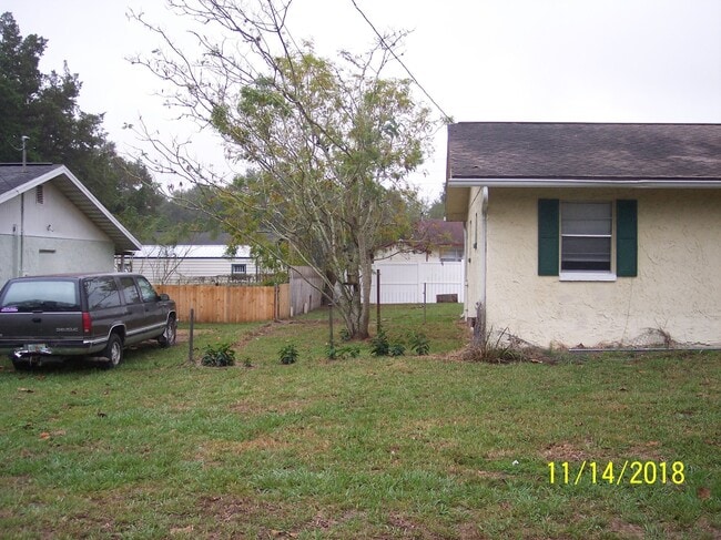 27168 Wakefield Dr in Brooksville, FL - Building Photo - Building Photo