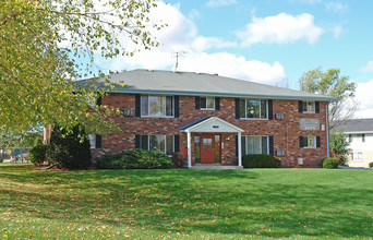 River Park Apartments in Waterford, WI - Building Photo - Building Photo