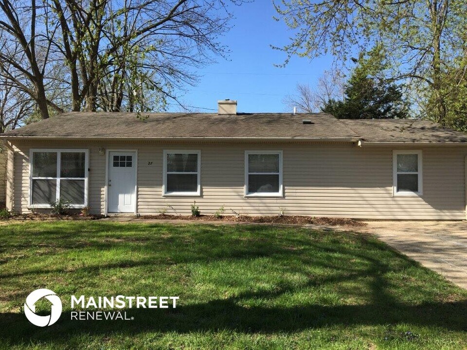 27 Steeplechase Dr in St. Peters, MO - Building Photo