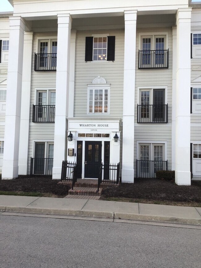 12926 University Crescent-Unit -1A in Carmel, IN - Foto de edificio - Building Photo