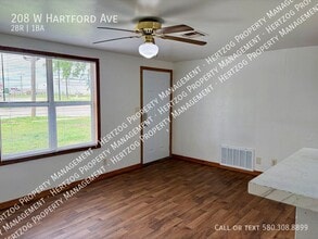 208 W Hartford Ave in Ponca City, OK - Building Photo - Building Photo