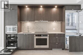 259 The Kingsway in Toronto, ON - Building Photo - Building Photo