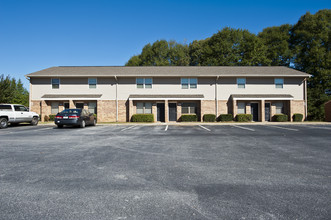 Jackson Hills Apartments in Commerce, GA - Building Photo - Building Photo