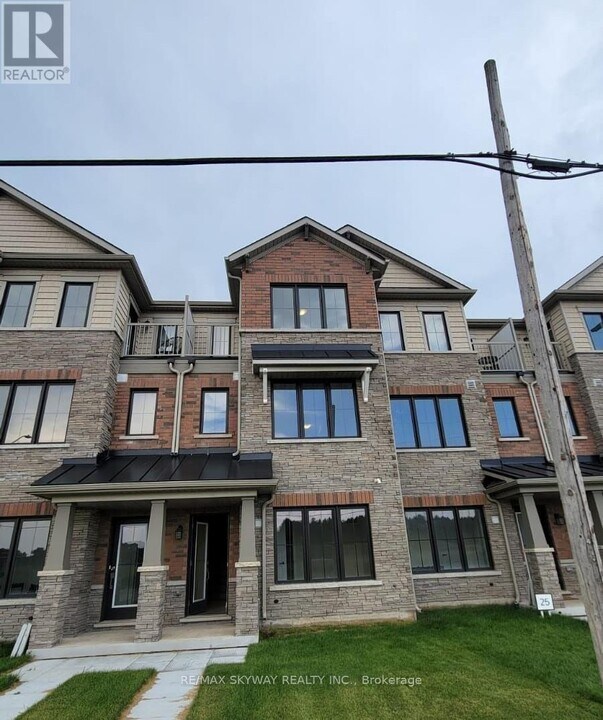 21 Melody Ln in Thorold, ON - Building Photo