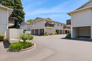 Glenn Manor in Rohnert Park, CA - Building Photo