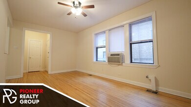 3721 N Pine Grove Ave, Unit #3724.5-W1 in Chicago, IL - Building Photo - Building Photo