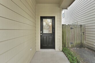 1812 Don Alejandro in Houston, TX - Foto de edificio - Building Photo