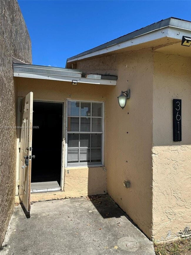 3611 NW 194th Terrace in Miami Gardens, FL - Building Photo - Building Photo