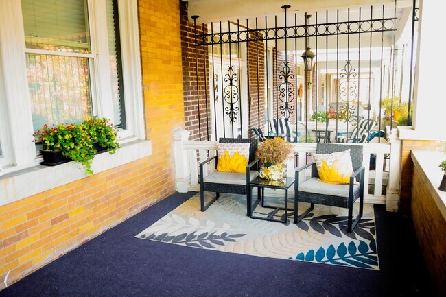 946 Brooks Ln, Unit 3 photo'