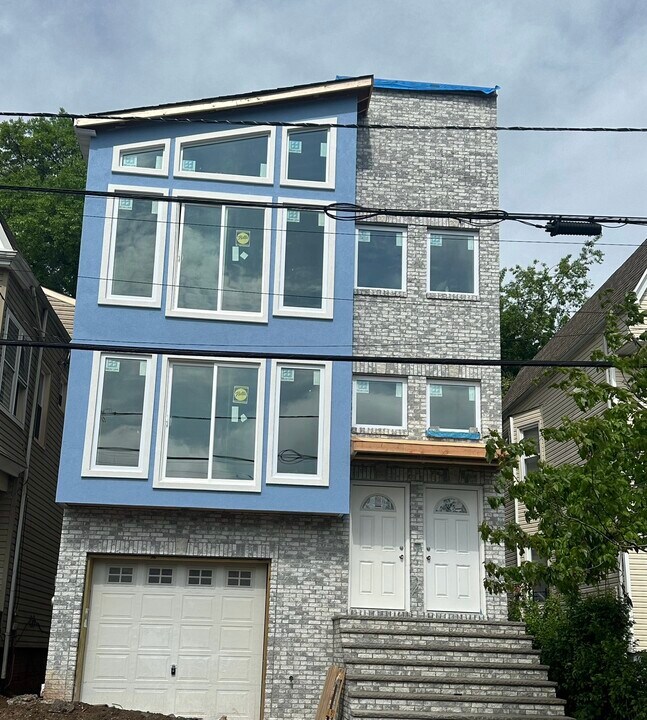 887 S 14th St, Unit Brand New Apartments in Newark, NJ - Foto de edificio