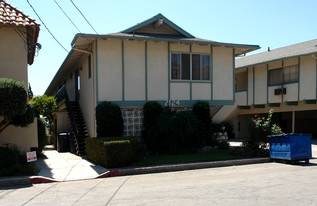 2124-2128 La Canada Crest Dr in La Canada Flintridge, CA - Foto de edificio - Building Photo