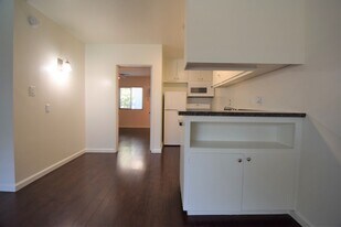 10645 Valley Spring Ln in North Hollywood, CA - Building Photo