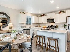 2721 Chickadee Ln in Woodburn, OR - Building Photo - Building Photo