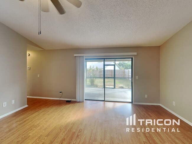 1464 Tiverton Dr in Brandon, FL - Building Photo - Building Photo