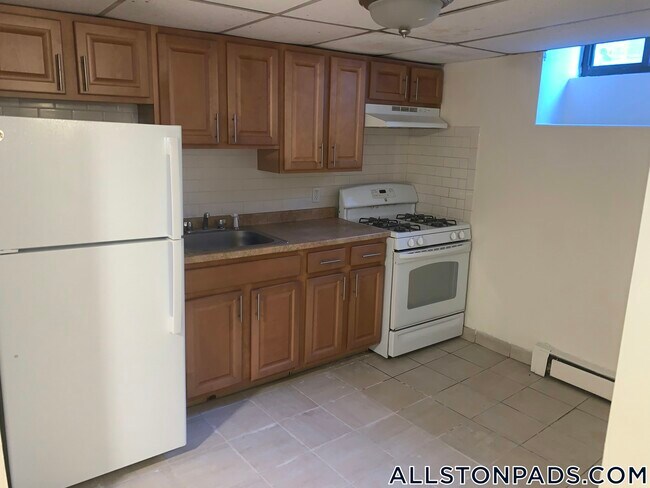 1160 Commonwealth Ave in Boston, MA - Building Photo - Building Photo