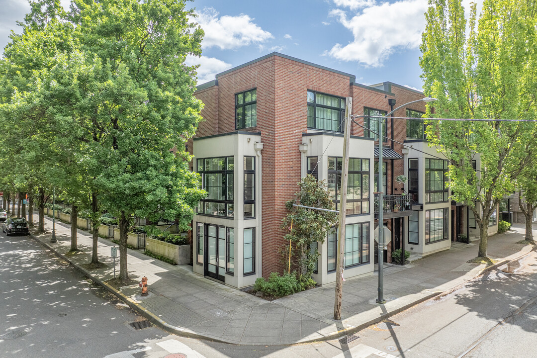 Johnson Street Townhomes in Portland, OR - Building Photo
