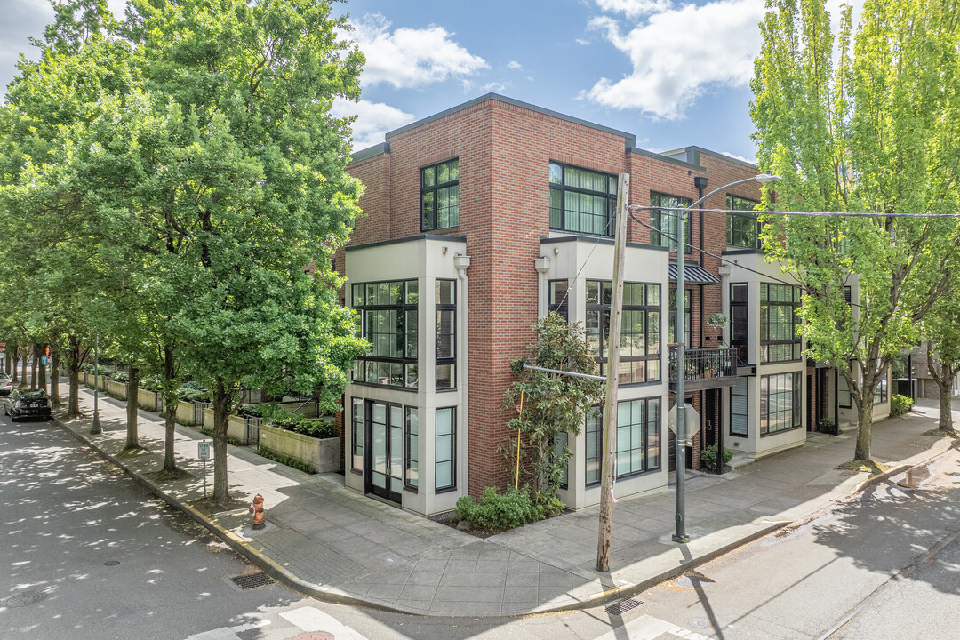 Johnson Street Townhomes in Portland, OR - Foto de edificio