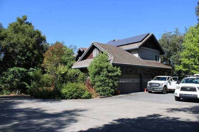 677 Hoppe Ln in Auburn, CA - Building Photo - Building Photo