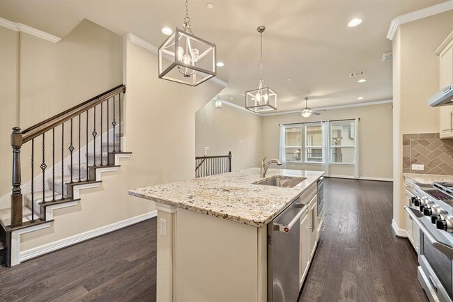 11829 Terraza Cir in Austin, TX - Building Photo - Building Photo