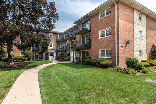 property at 6853 N Northwest Hwy