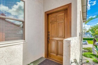 6826 Camino Berdecio in San Diego, CA - Building Photo - Building Photo
