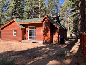 939 Cave Rock Ave in South Lake Tahoe, CA - Building Photo - Building Photo