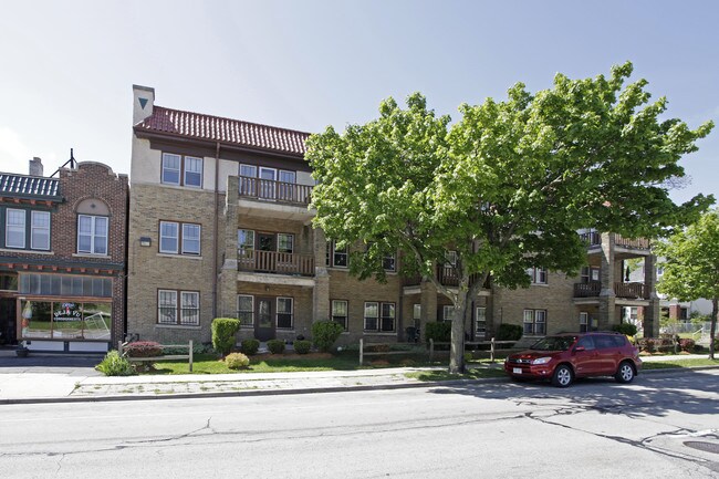 1348 N 44th St in Milwaukee, WI - Foto de edificio - Building Photo