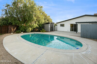 221 Dryden St in Thousand Oaks, CA - Building Photo - Building Photo