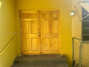 100 NW 64th Ct in Miami, FL - Building Photo - Building Photo