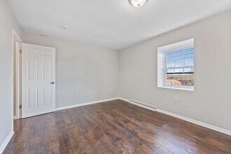 64 Savin Park in West Haven, CT - Building Photo - Building Photo