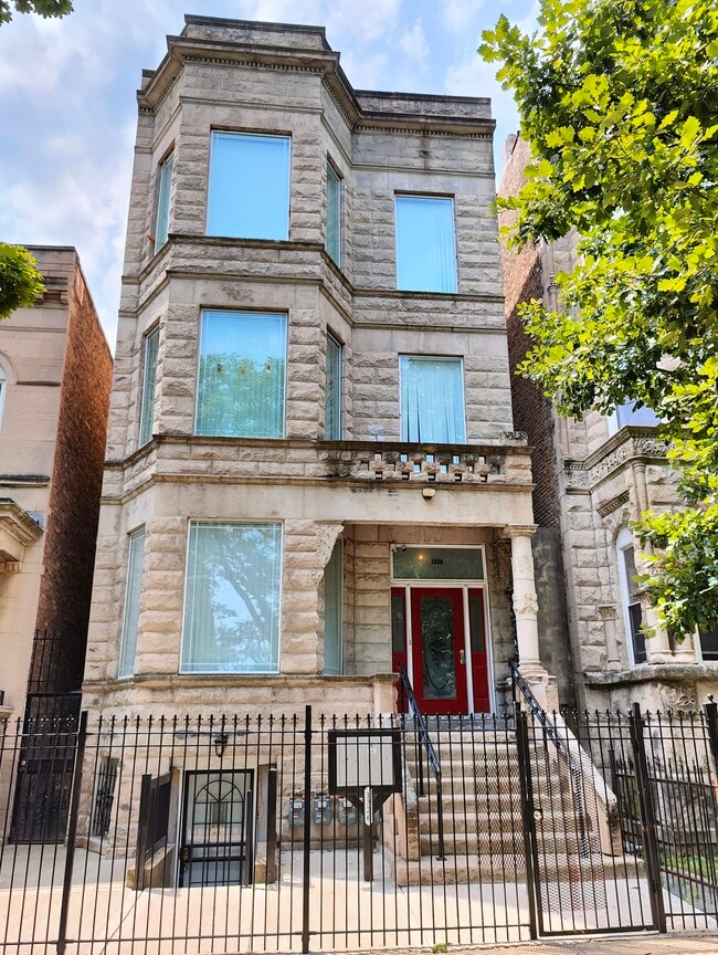 1326 S Troy St, Unit South Troy in Chicago, IL - Foto de edificio - Building Photo