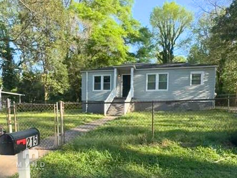 215 Moreland Way in Atlanta, GA - Building Photo