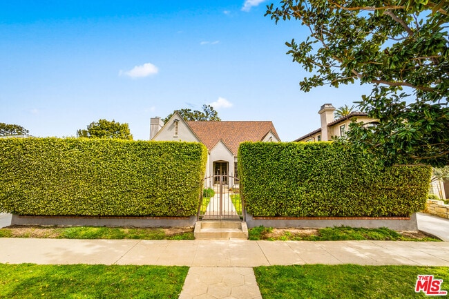 650 S Gretna Green Way in Los Angeles, CA - Building Photo - Building Photo