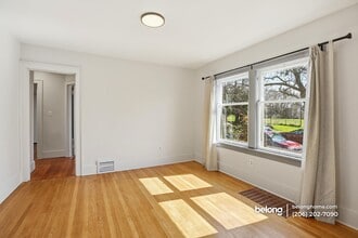 4302 Woodlawn Ave N in Seattle, WA - Building Photo - Building Photo