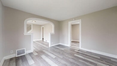 2623 Elyria Ave in Lorain, OH - Building Photo - Building Photo