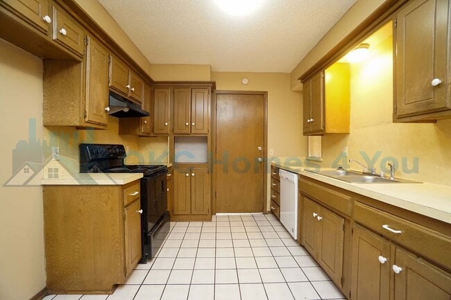 7020 Woodlake Dr in Oklahoma City, OK - Building Photo - Building Photo