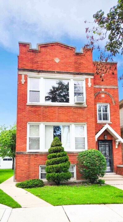 6042 W Miami Ave, Unit 1st in Chicago, IL - Building Photo